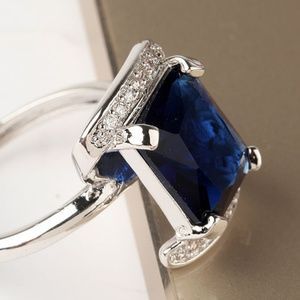 Green emerald Zirconia Ring Size 8.5